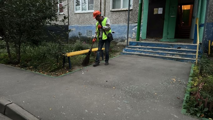 Салтівка у Харкові після нічного обстрілу: комунальники відновили половину пошкоджень
